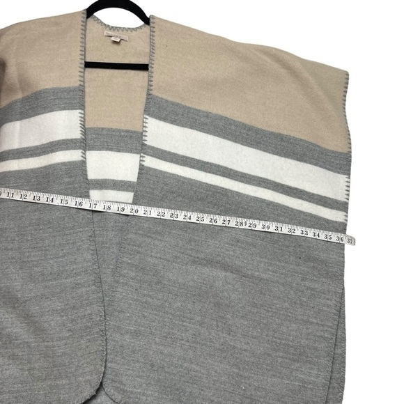 Loft Open Front Poncho Sweater SZ M/L Grey Tan Shawl Blanket Beach Boho Resort - Picture 5 of 7